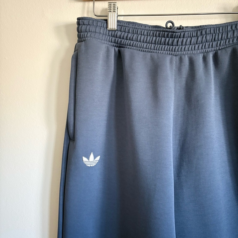 Adidas Originals Neuclassics Sweat Pants & Track Top Set in Blue - Picture 9 of 11